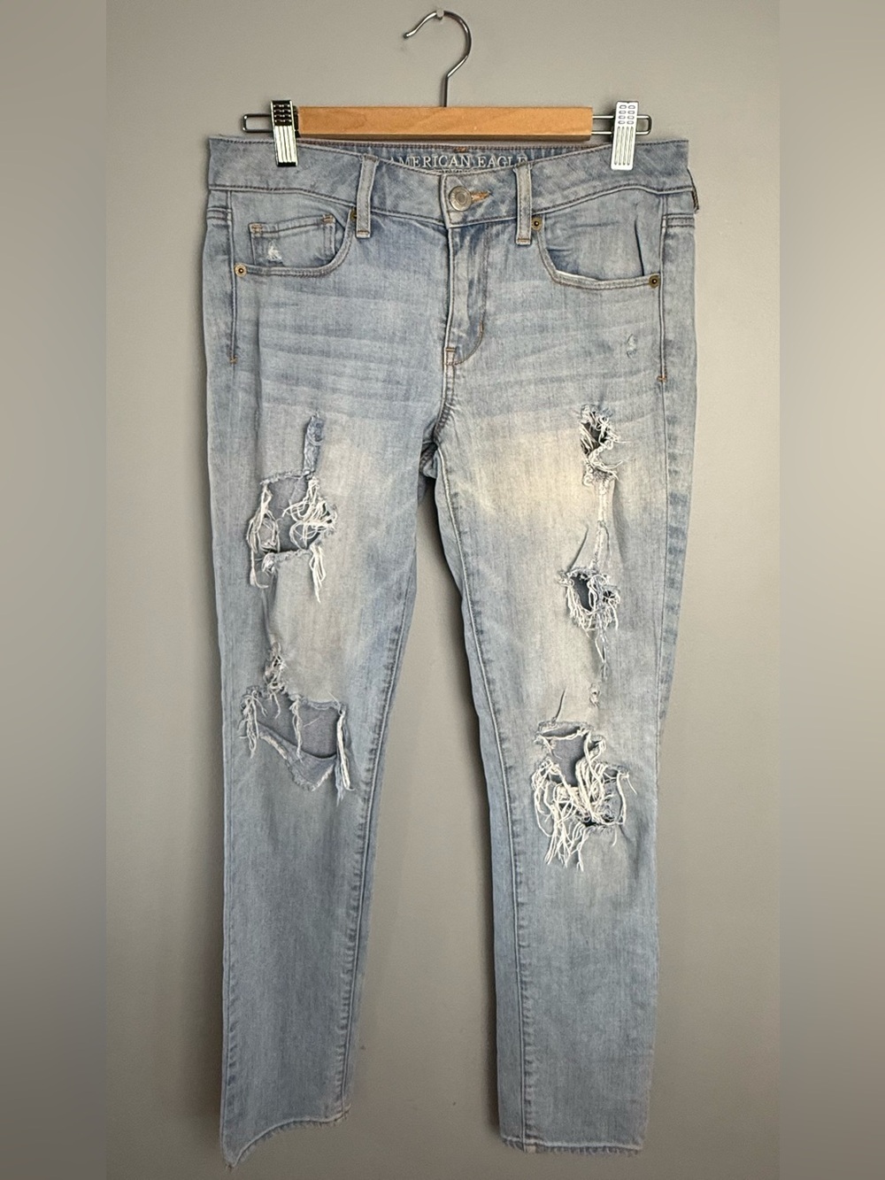 American Eagle Outfitters Light Wash Ripped Skinny Jeans